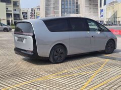 Li Auto Li Xiang MEGA Ultra - ფოტო 4