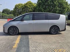 Li Auto Li Xiang MEGA Ultra - ფოტო 7