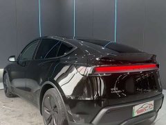 Tesla Model Y Rear-Wheel Drive - ფოტო 8