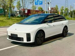 Li Auto i6 Two-Wheel Drive Standard - ფოტო 1
