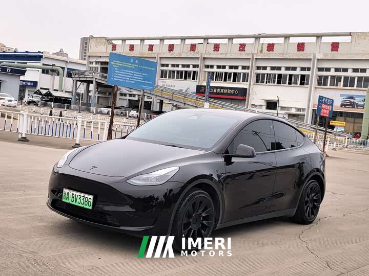 Tesla Model Y Rear-Wheel Drive