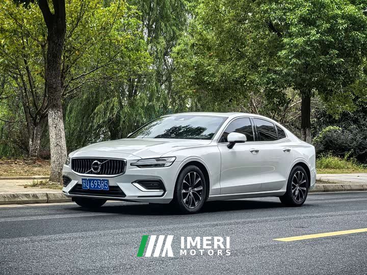 Volvo S60 B4 Smart Luxury Edition - ავტომობილი ჩინეთიდან