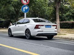 Volvo S60 B4 Smart Luxury Edition - ფოტო 11