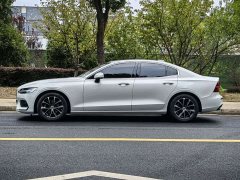 Volvo S60 B4 Smart Luxury Edition - ფოტო 3
