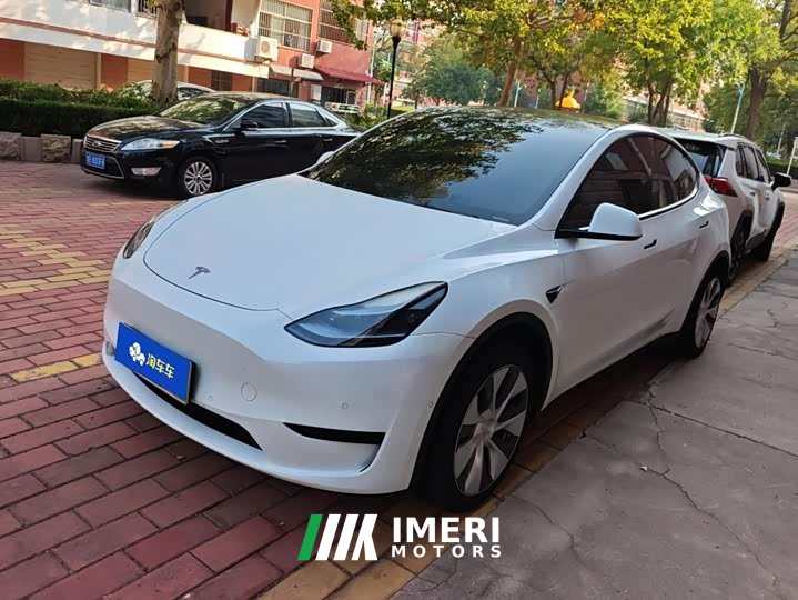 Tesla Model Y Rear-Wheel Drive