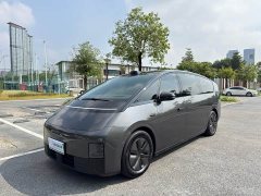 Li Auto Li Xiang MEGA Ultra - ფოტო 1