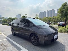 Li Auto Li Xiang MEGA Ultra - ფოტო 3