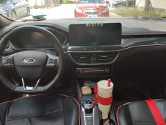 Ford Focus Sedan EcoBoost 180 Automatic ST Line - ფოტო 12
