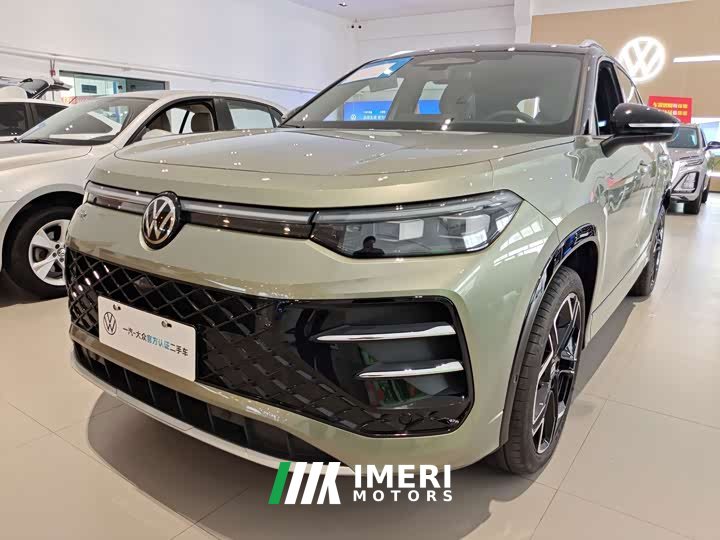 Volkswagen Taos L 380TSI AWD Luxury Easy Package