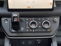 Land Rover Defender Facelift 90 2.0T P300 SE - ფოტო 12