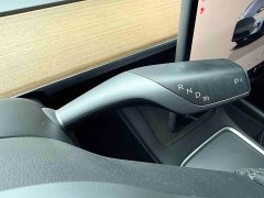 Tesla Model Y Rear-Wheel Drive - ფოტო 17