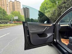 Tesla Model Y Rear-Wheel Drive - ფოტო 6