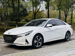 Hyundai Elantra 2022 1.5L CVT Luxury - ფოტო 1