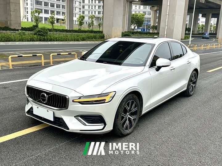 Volvo S60 B4 Smart Luxury Edition