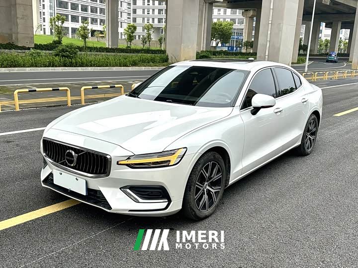 Volvo S60 B4 Smart Luxury Edition - ავტომობილი ჩინეთიდან
