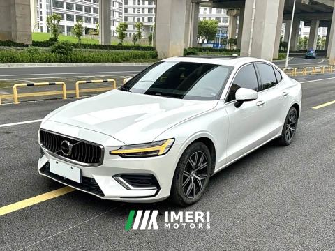 2023 Volvo S60 B4 Smart Luxury Edition