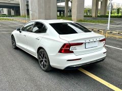 Volvo S60 B4 Smart Luxury Edition - ფოტო 11