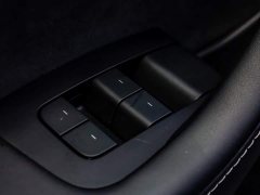 Tesla Model Y Long Range All-Wheel Drive - ფოტო 12