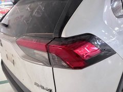 Toyota RAV4 2.5L E-CVTAWDFlagship Edition - ფოტო 20