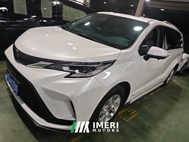 Toyota Gravia 2.5L Hybrid Comfort Edition