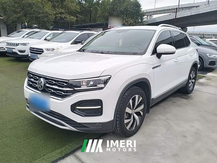 Volkswagen Taos 330TSI FWD Luxury Smart Connected Edition