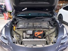 Tesla Model Y Long Range All-Wheel Drive - ფოტო 19