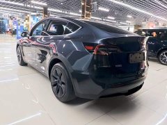 Tesla Model Y Long Range All-Wheel Drive - ფოტო 4