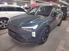 Volvo XC70 Plug-in Hybrid 2026 Two-Wheel Drive Long Range Core - ფოტო 1