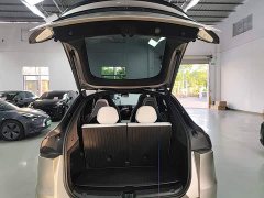 Tesla Model Y L Long Range All-Wheel Drive - ფოტო 18