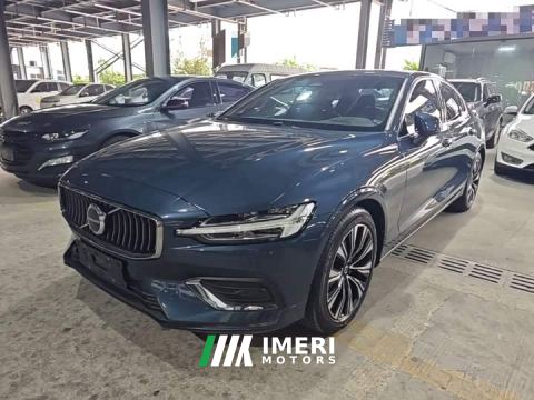 2022 Volvo S60 B4 Smart Luxury Edition