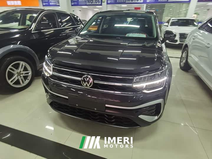 Volkswagen Touareg 300TSI Two-Wheel Drive Crescent Edition