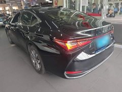 Lexus ES 200 Premium Edition - ფოტო 4