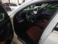 BMW 5 Series 525Li M Sport Package - ფოტო 15