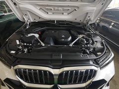 BMW 5 Series 525Li M Sport Package - ფოტო 19