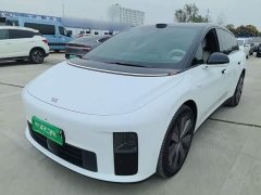 Li Auto i6 Four-Wheel Drive Standard Edition - ფოტო 1