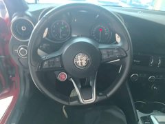 Alfa Romeo Giulia 2022 2.0T 280HP Ti Driving Control Edition - ფოტო 10