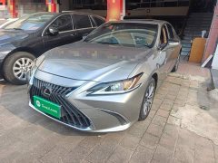 Lexus ES 200 Luxury - ფოტო 1
