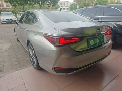 Lexus ES 200 Luxury - ფოტო 4