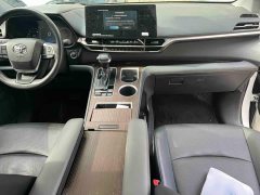 Toyota Grevias 2.5L Hybrid Premium Plus Edition - ფოტო 3