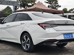 Hyundai Elantra 1.5L CVT Luxury - ფოტო 10