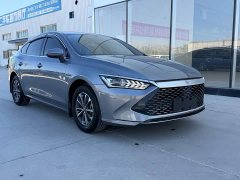 BYD Qin PLUS Glory Edition DM-i 55KM Leading - ფოტო 1