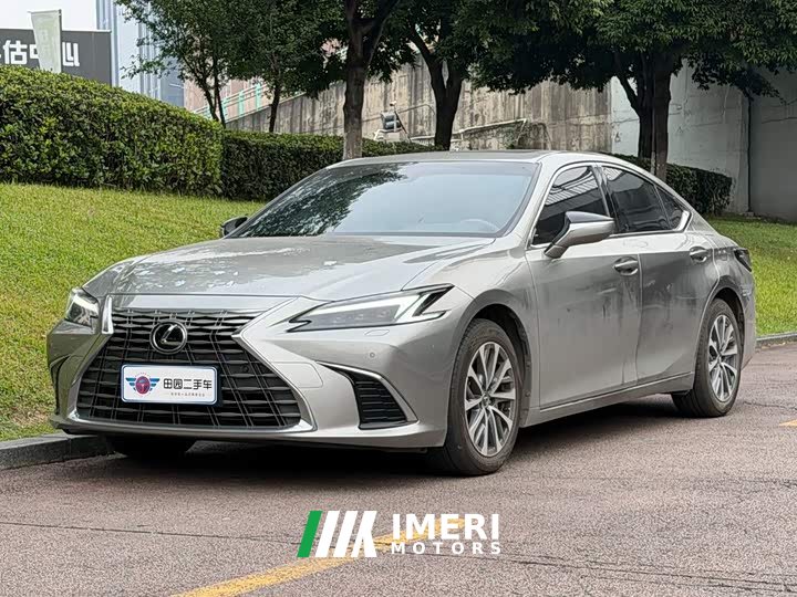 Lexus ES 200 Premium Edition