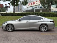 Lexus ES 200 Premium Edition - ფოტო 3