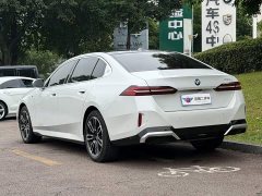 BMW 5 Series 525Li M Sport Package - ფოტო 4