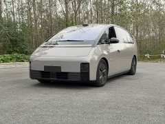 Li Auto MEGA Home Family Edition - ფოტო 1