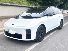Li Auto i8 2025 Standard Edition - ფოტო 1