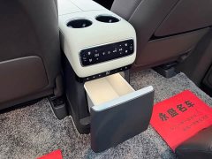 Li Auto Li Xiang MEGA Ultra - ფოტო 17