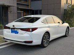 Lexus ES 200 Premium Edition - ფოტო 4