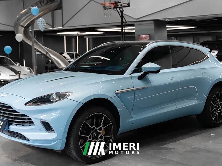Aston Martin DBX 4.0T V8 - ავტომობილი ჩინეთიდან