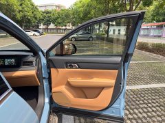 Li Auto ONE Extended Range 6-Seater - ფოტო 13